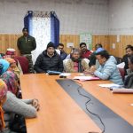 डीएम के आश्वासन पर प्रभावित ग्रामीण माने