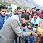 मुख्यमंत्री ने श्रद्धालुओं एवं स्थानीय जनता से किया संवाद