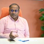 मुख्य निर्वाचन अधिकारी ने ली  जिलाधिकारी की बैठक