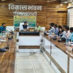 प्रधानमंत्री फसल बीमा योजना की समीक्षा की