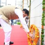 मुख्यमंत्री ने शहीदों को पुष्पांजलि अर्पित कर दी श्रद्धांजलि