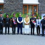 मुख्यमंत्री ने चार सफल पर्वतारोहण अभियानों का किया फ्लैग-इन